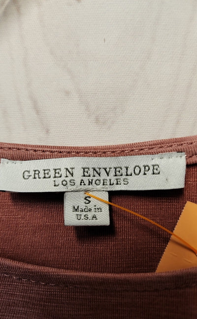 Green Envelope Women's Size S Pink Sleeveless Top