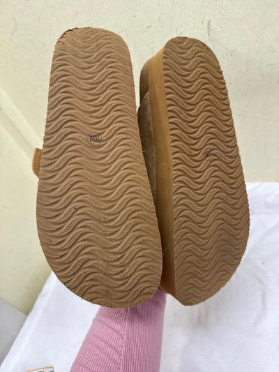 Cushionaire Women's Size 10 Tan Clogs Shoes