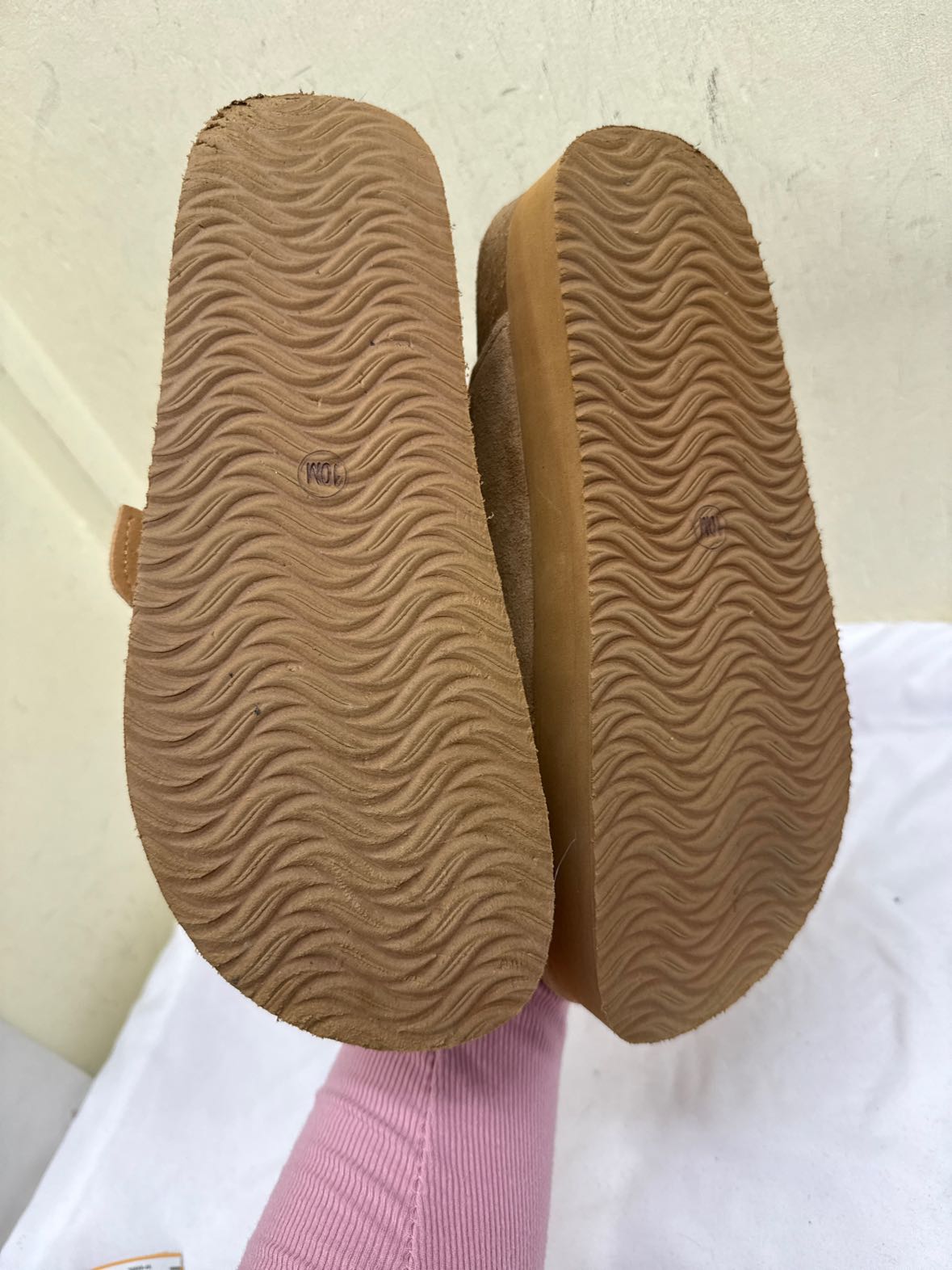 Cushionaire Women's Size 10 Tan Clogs Shoes