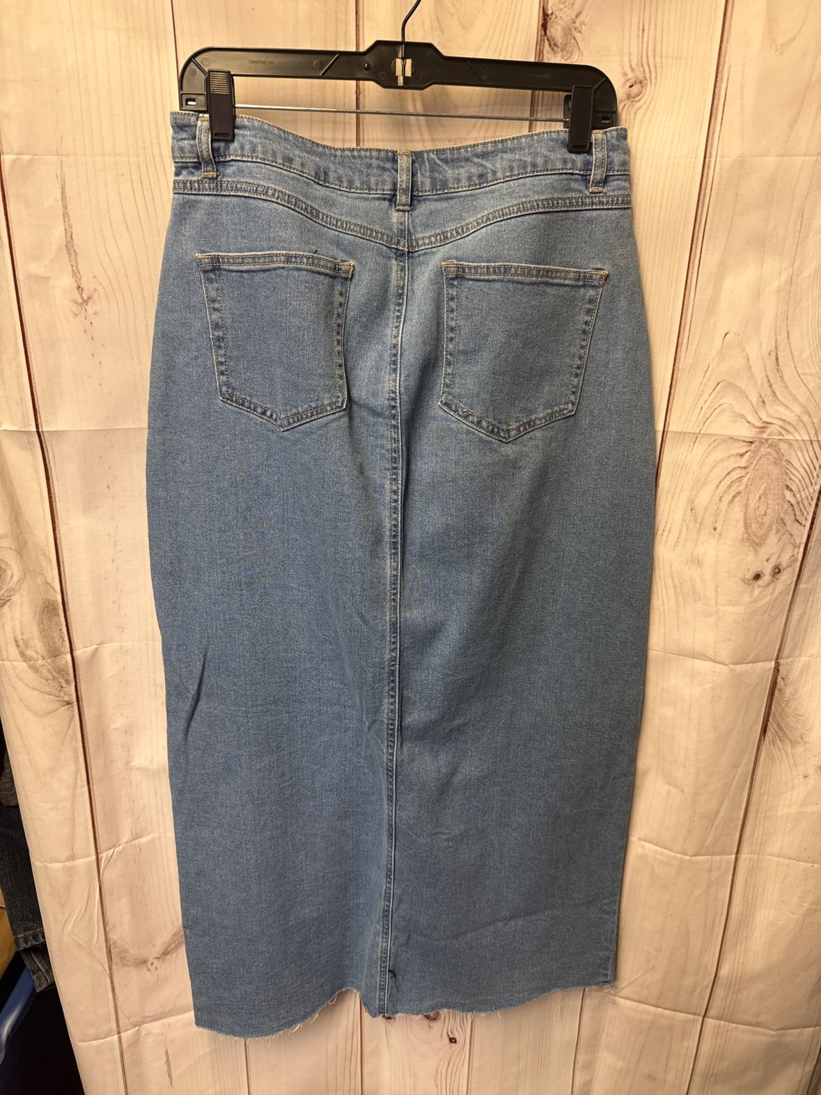Almost Famous Women's Size M Blue Jeans