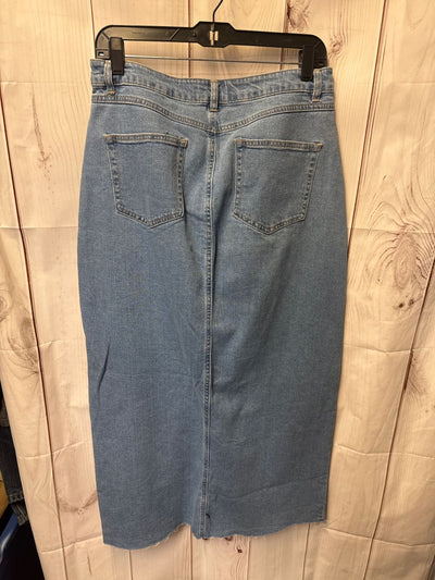 Almost Famous Women's Size M Blue Jeans