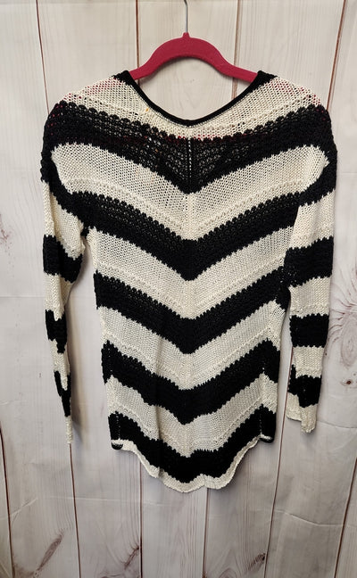 RD Style Women's Size M White & Black Sweater