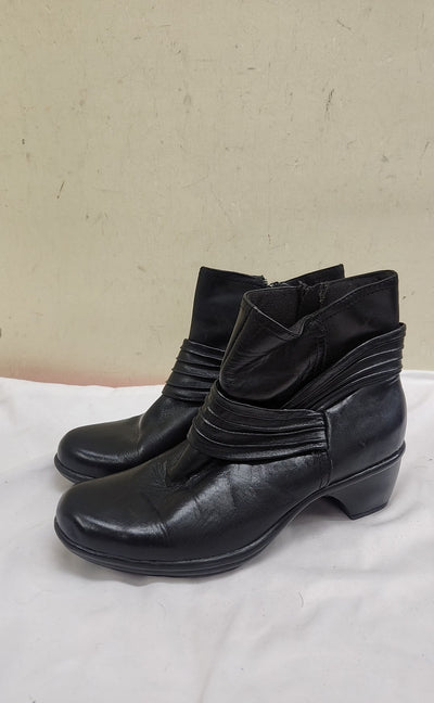 Clarks Women's Size 8 Black Boots Shoes