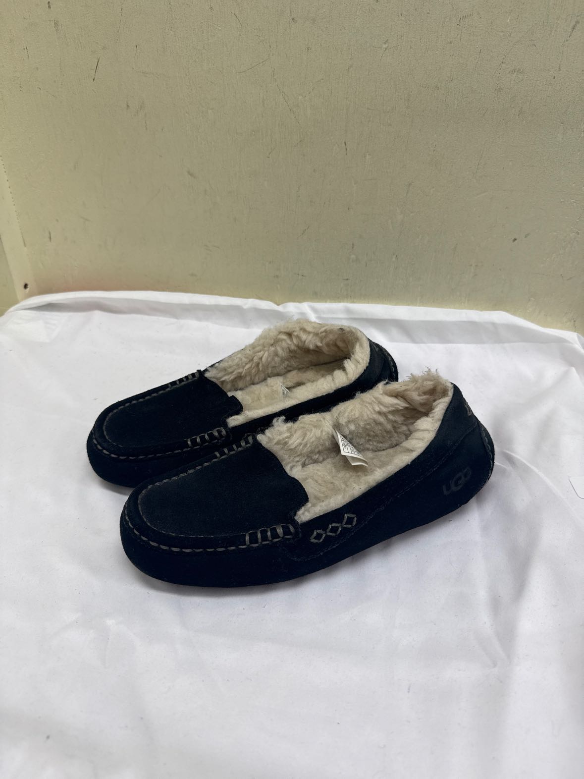 Ugg Women's Size 6 Black Slippers