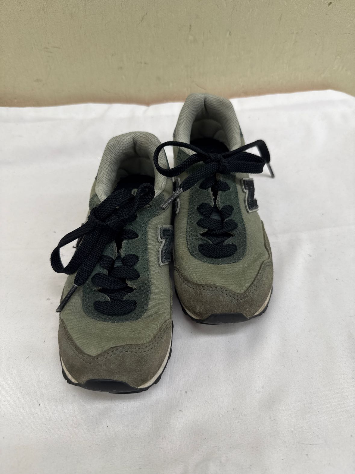 New Balance Boy's Size 11 Green Shoes