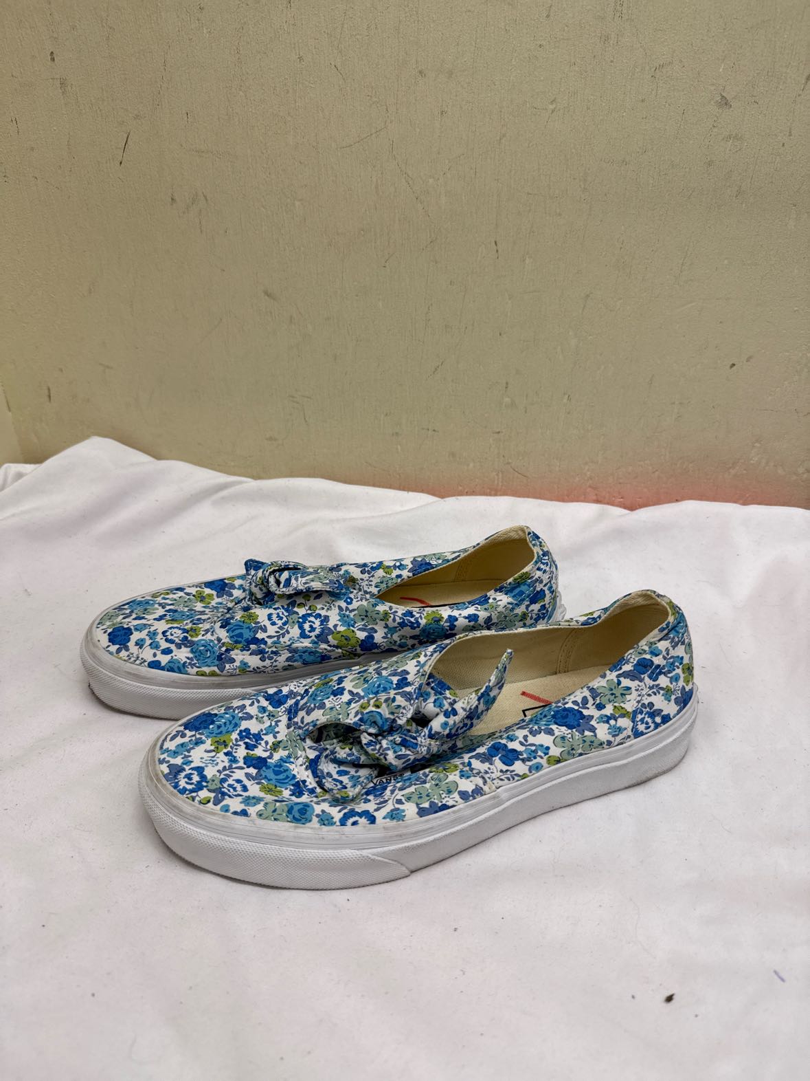 Vans Women's Size 7-1/2 Blue Floral Flats Shoes