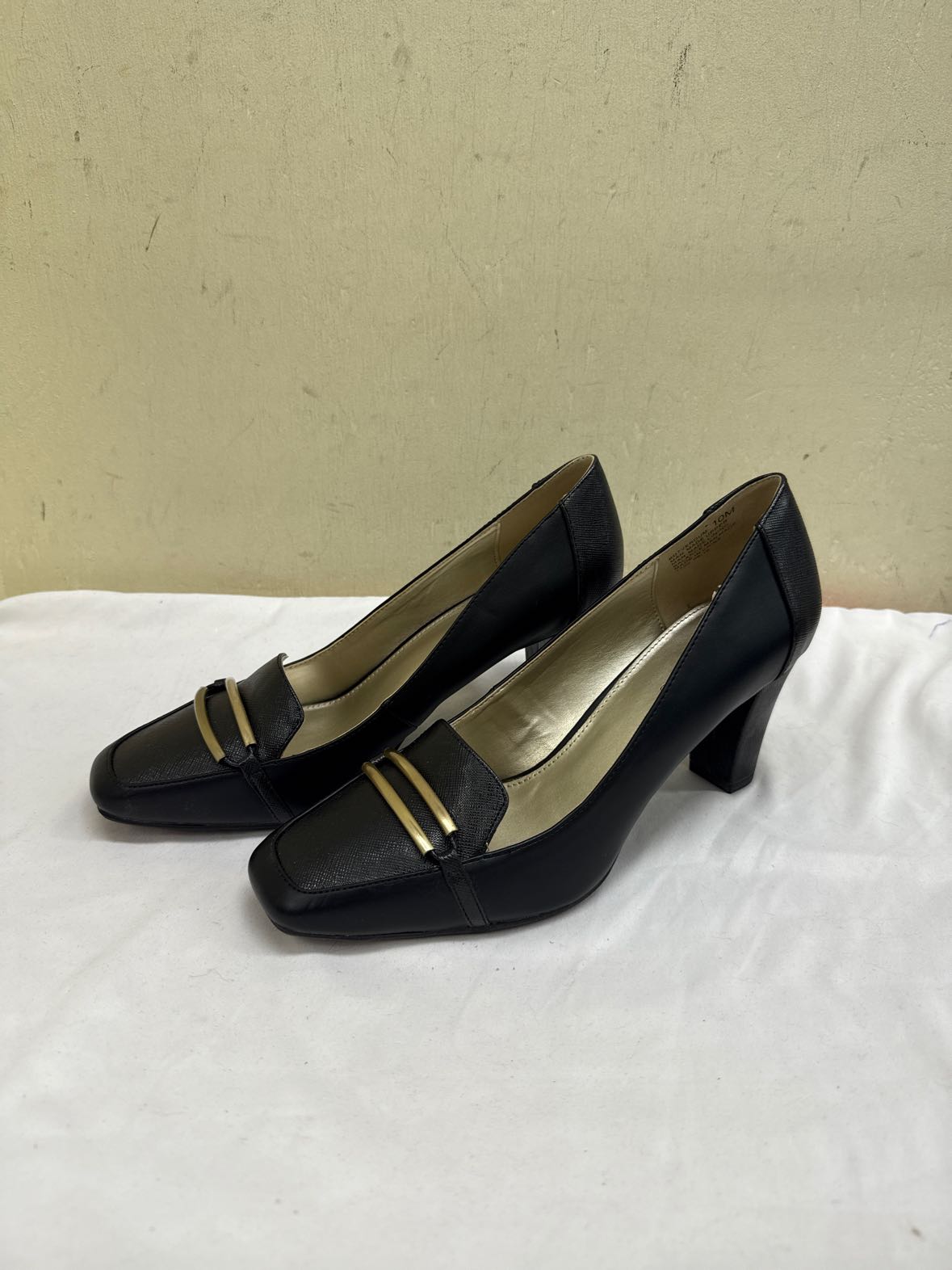 Bandolino Women's Size 10 Black Pumps Shoes