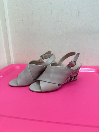Banana Republic Women's Size 7-1/2 Off-White leopard print Pumps