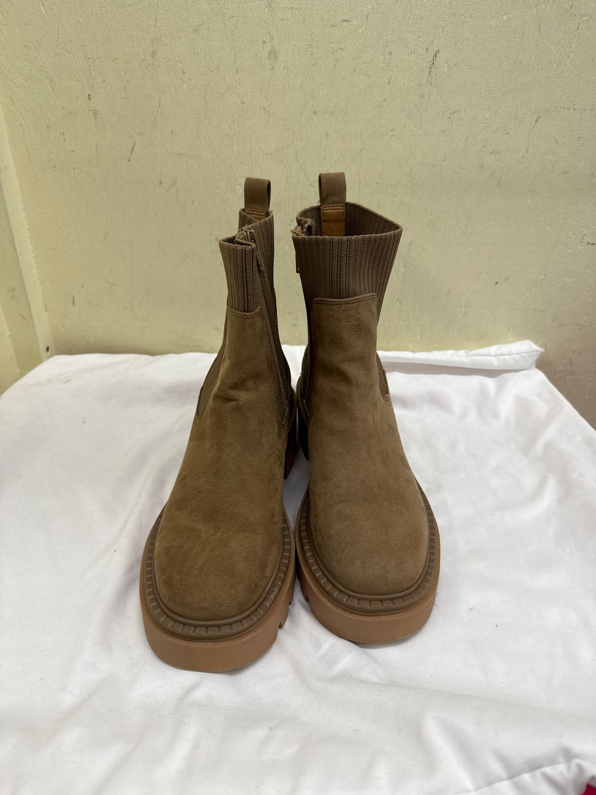Universal Thread Women's Size 8 Brown Boots Shoes