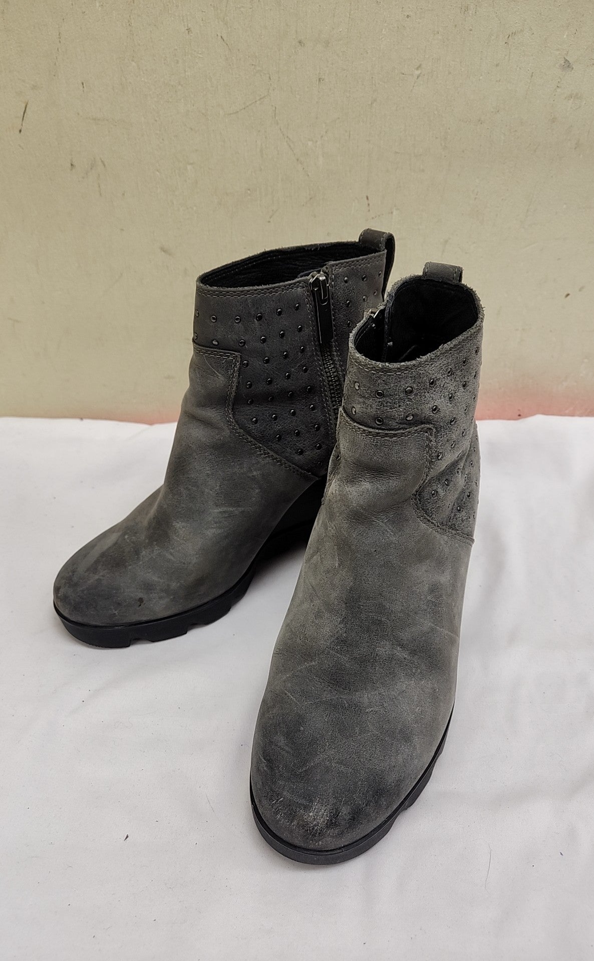 Sorel Women's Size 7 Gray Boots Shoes