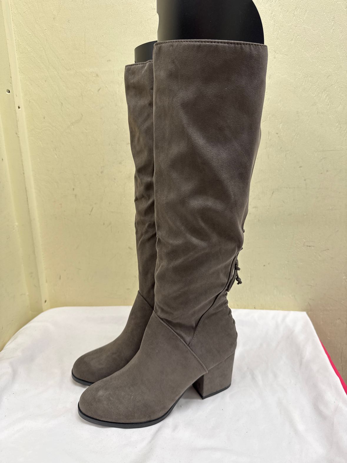 Journee Collection Women's Size 8-1/2 Gray Boots Shoes