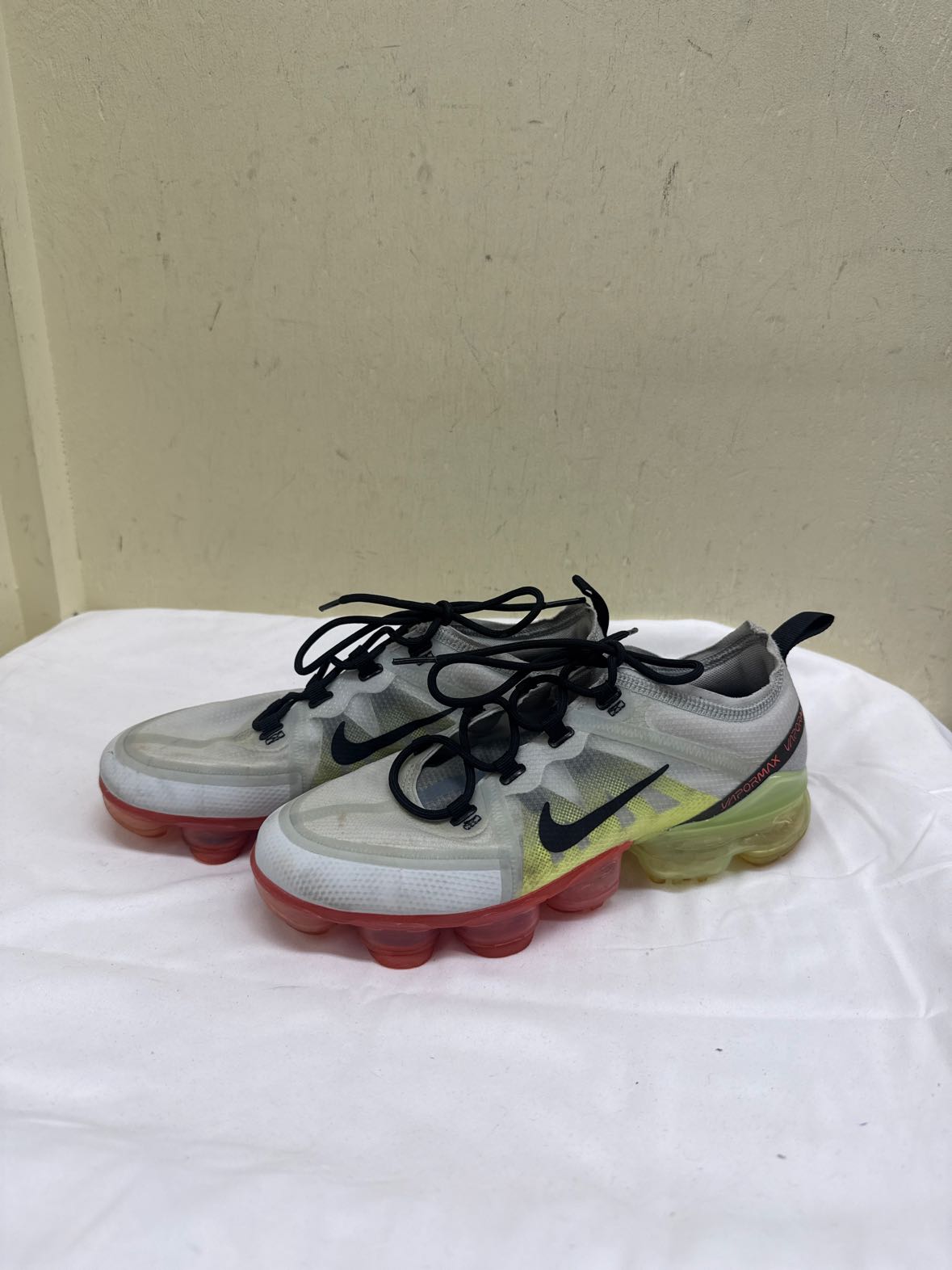 Nike VaporMax Boy's Size 7 White Sneakers