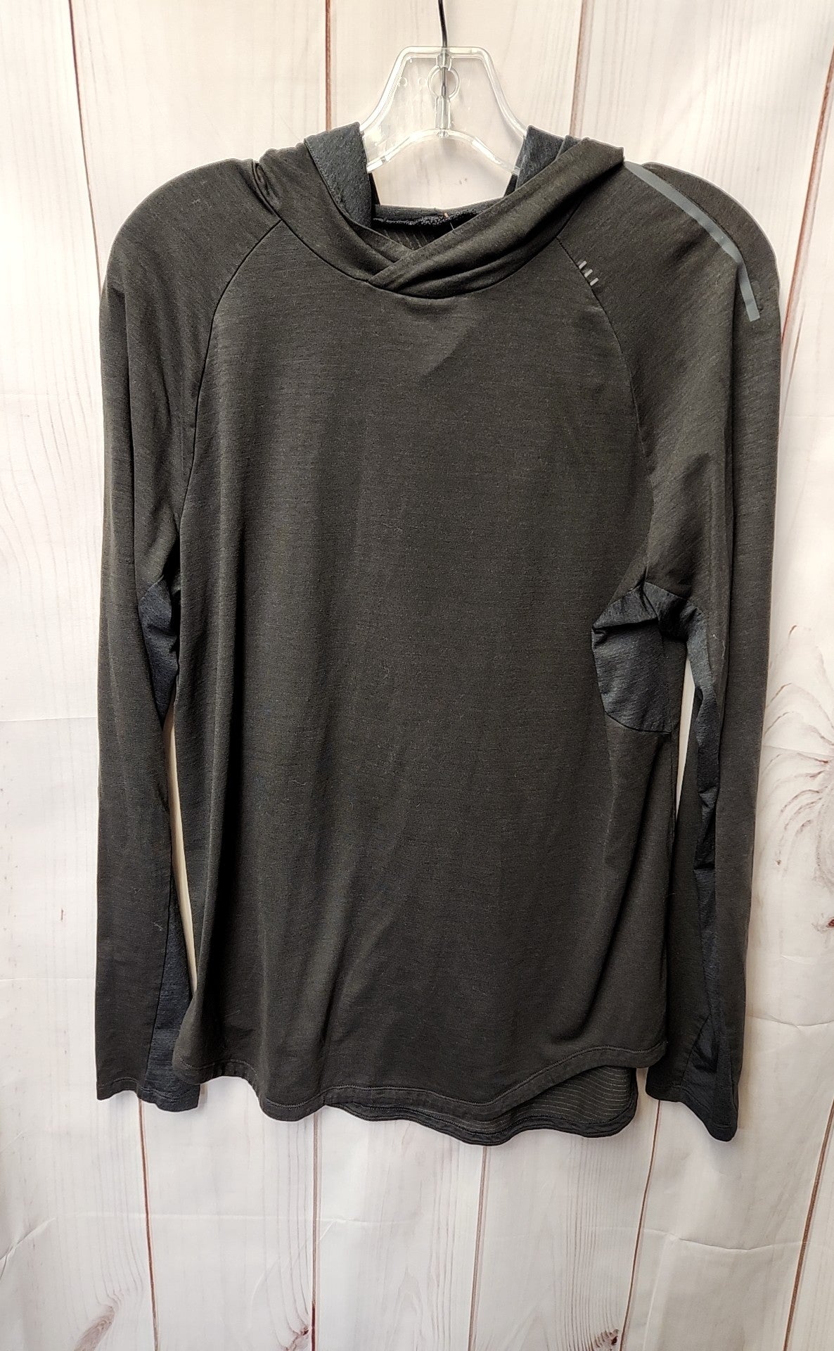 Lululemon Men's Size L Gray Shirt