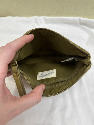 Universal Thread Green Pouch