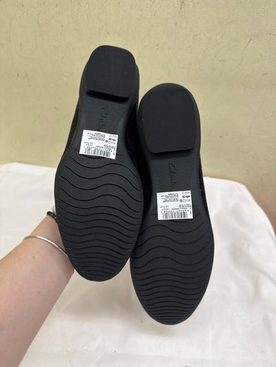 Clarks Women's Size 7-1/2 Black Flats Shoes