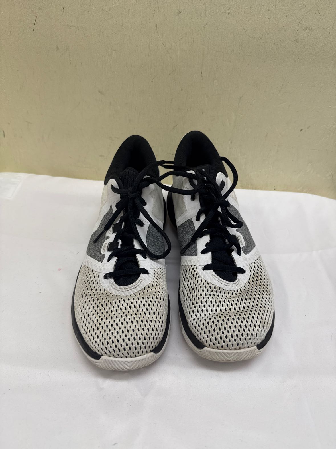 Nike Air Precision II Men's Size 7 White Sneakers Shoes