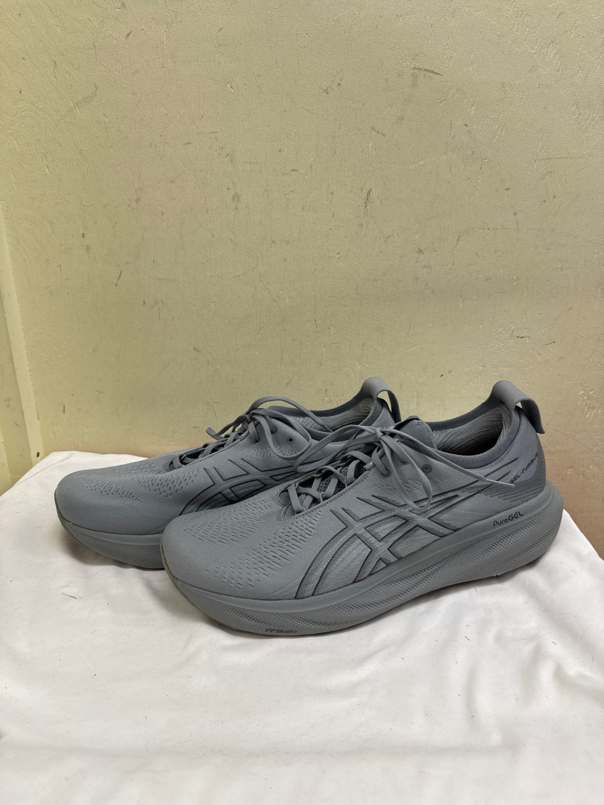 Asics Men's Size 15 Gray Sneakers Shoes