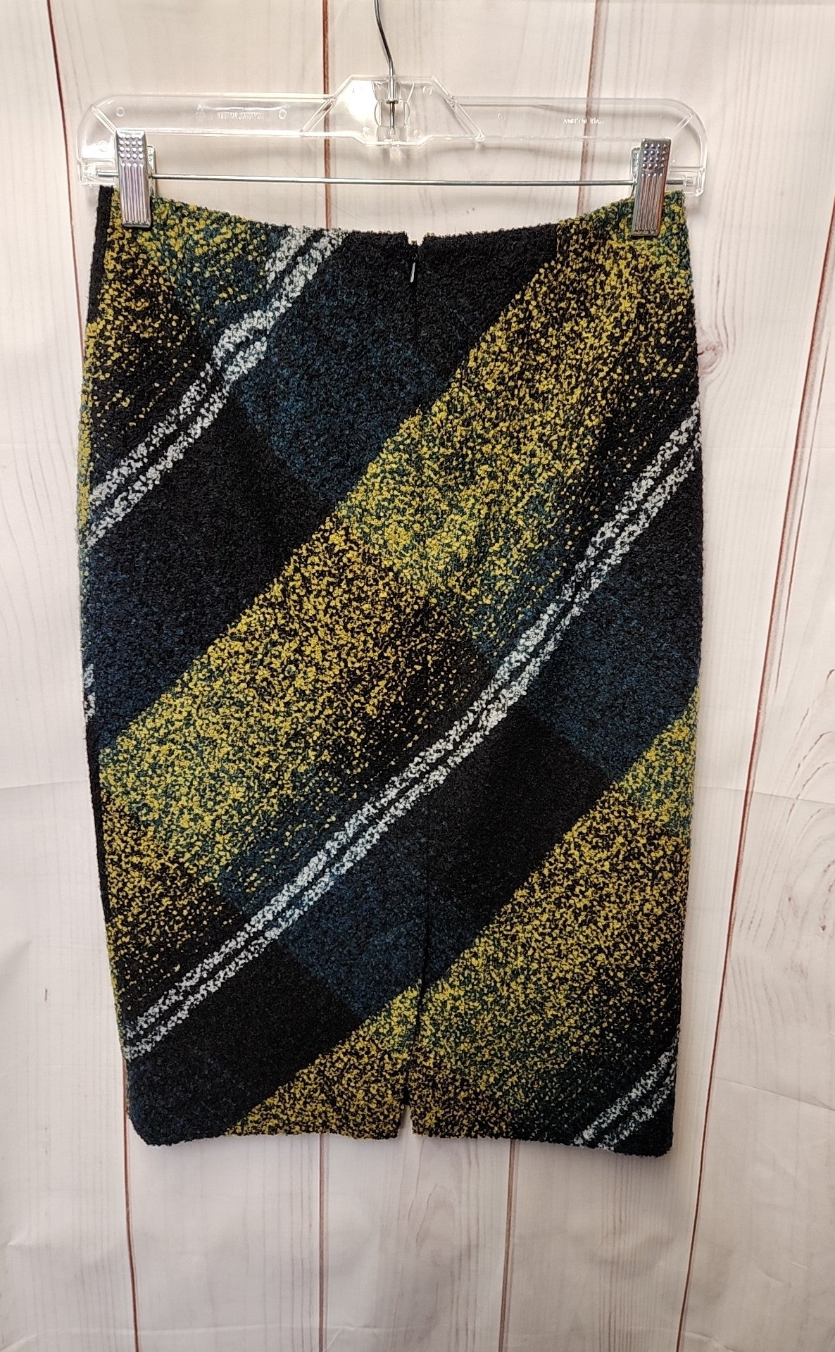 Classique Women's Size 2 Black & Green Skirt