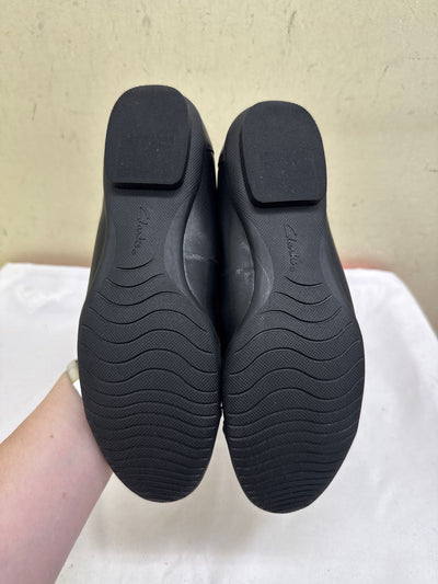 Clarks Women's Size 7-1/2 Black Flats Shoes
