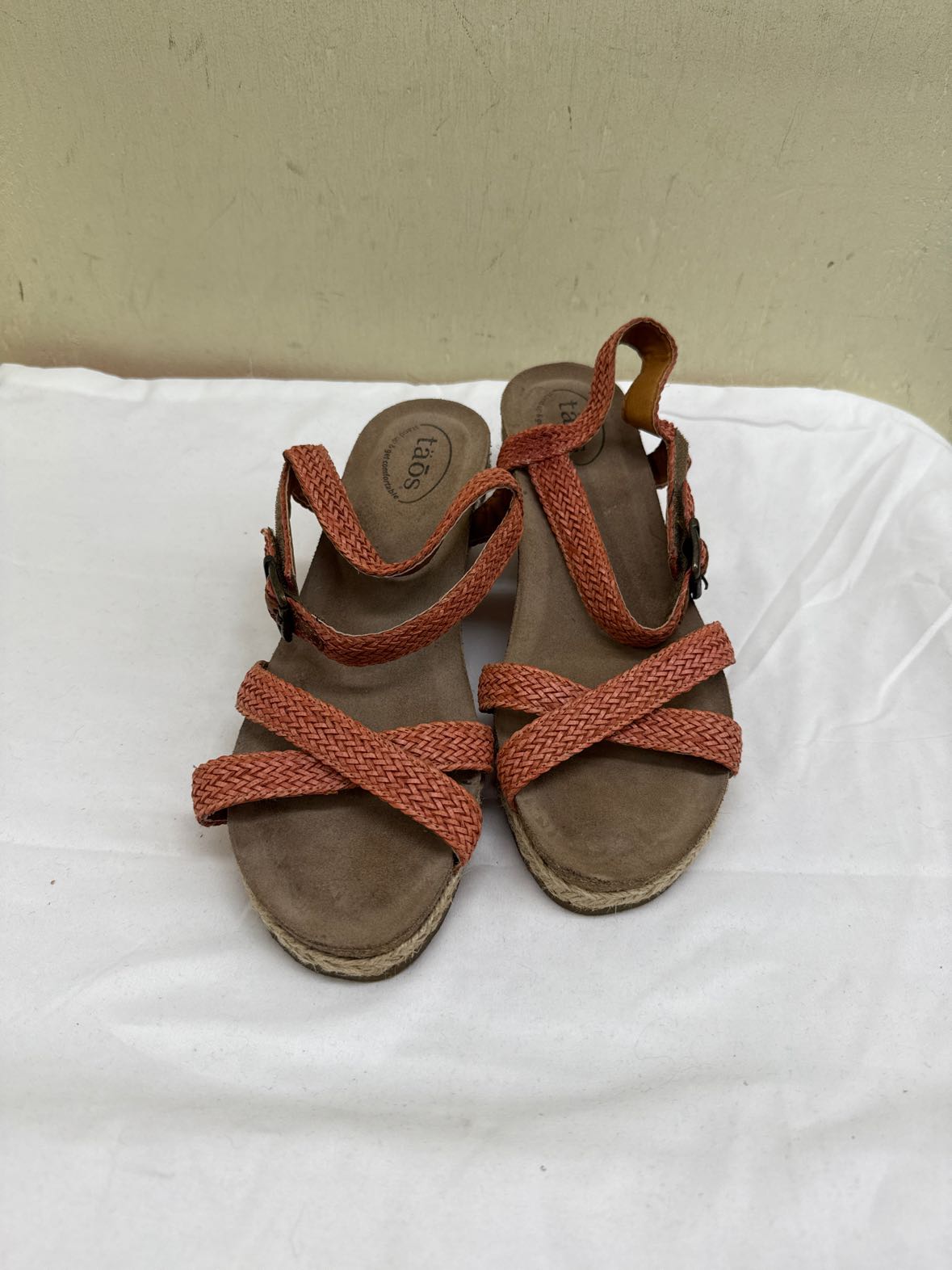 Taos Women's Size 11 Pink Sandals