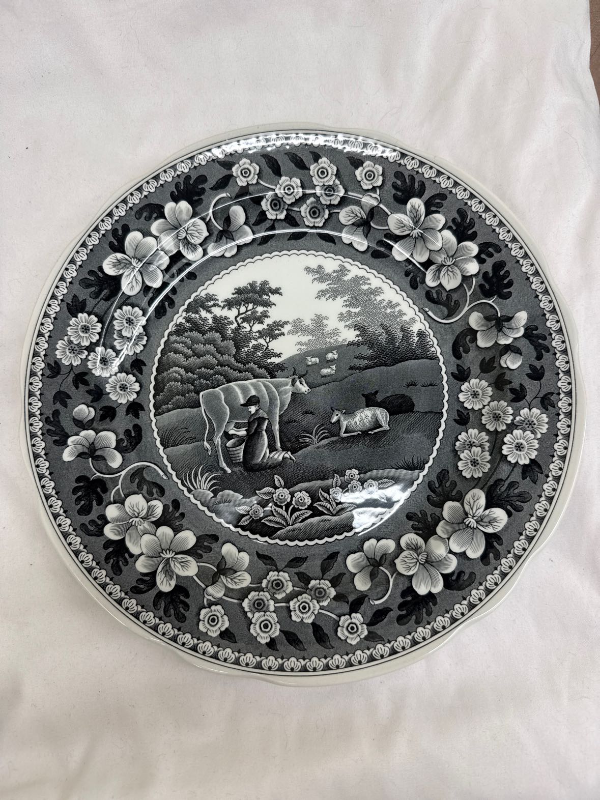 Spode Achive Collection Traditions Series "Milk Maid" Plate