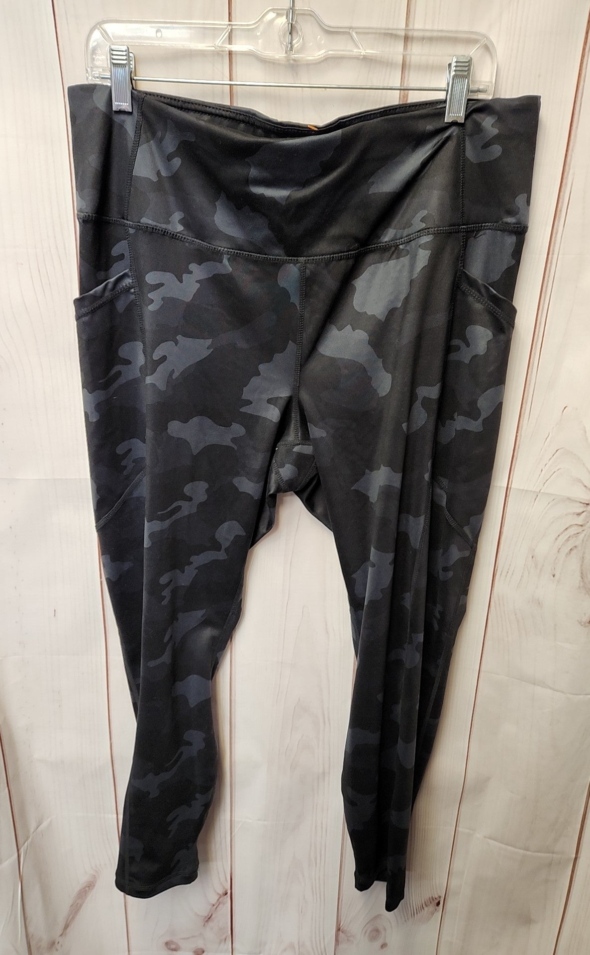 Yogalicious Women's Size 1X Black Camo Leggings