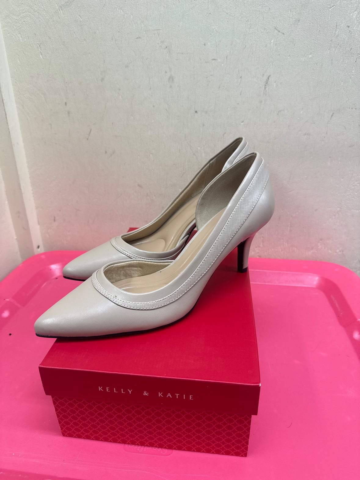 NIB Kelly & Katie Women's Size 10 Tan Pumps