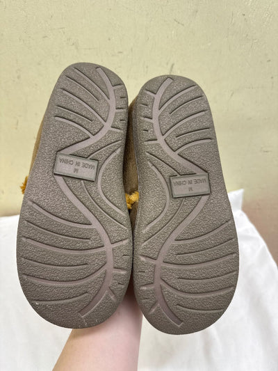 Women's Size M Brown Slippers