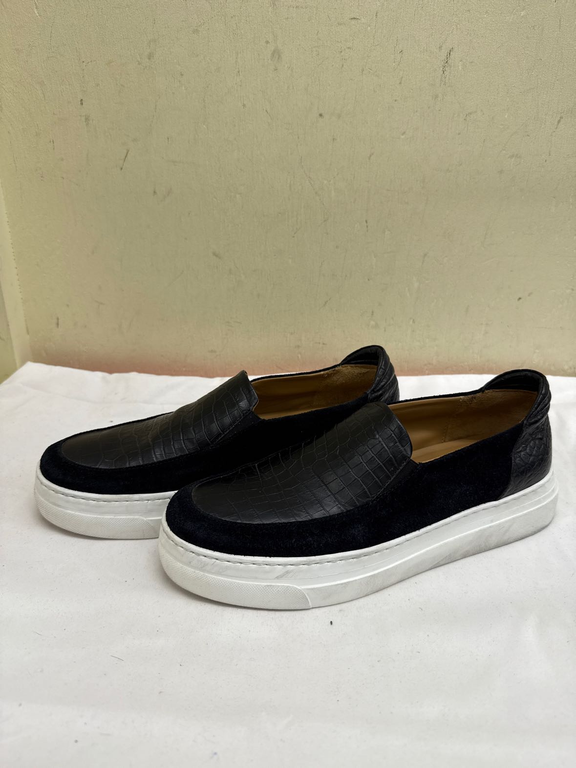 M. Gemi Women's Size 39 = 8-1/2 Black Flats