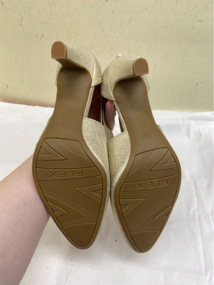 Life Stride Women's Size 8 Gold Pumps