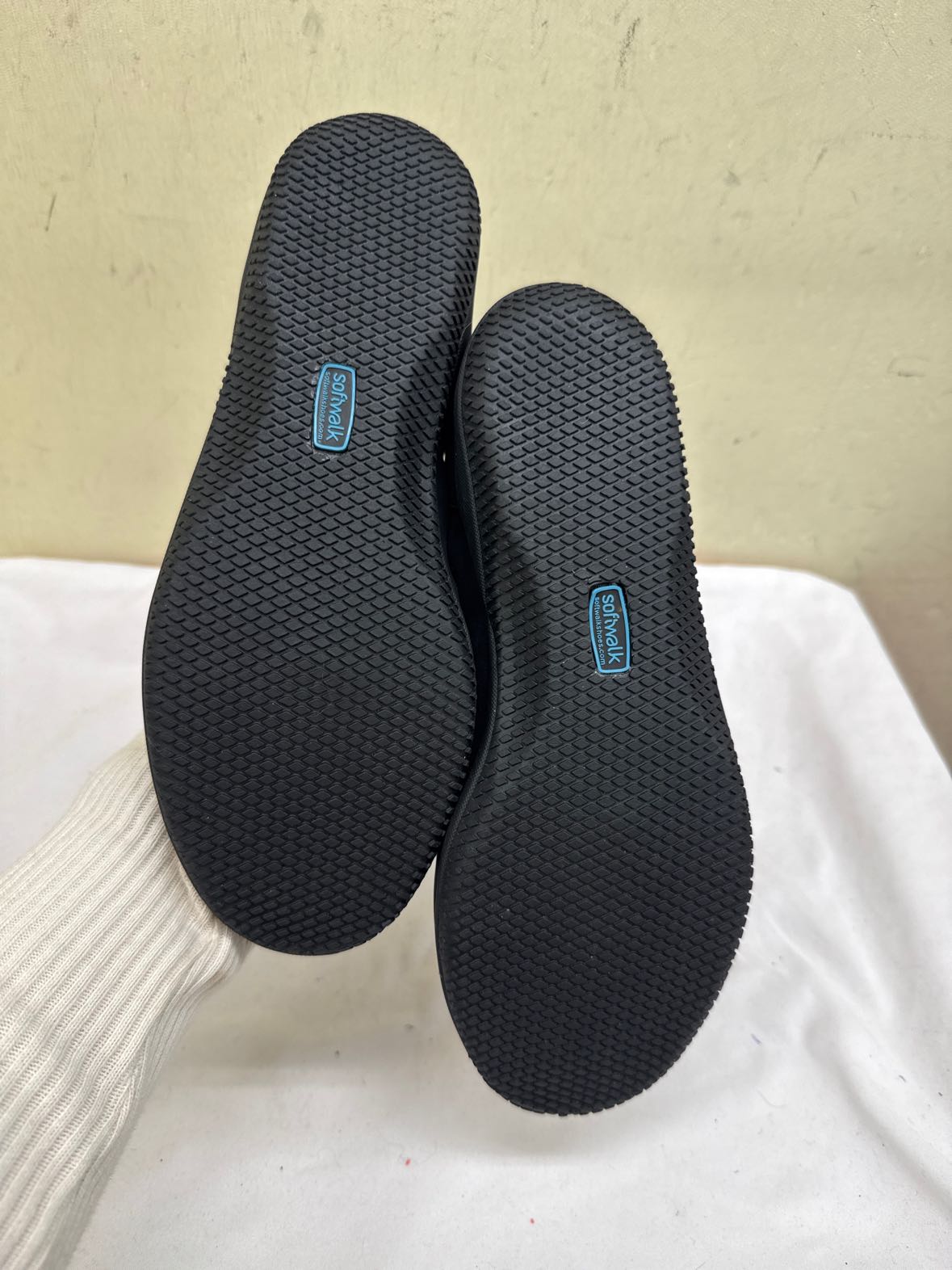 Softwalk Women's Size 9 Black Flats Shoes