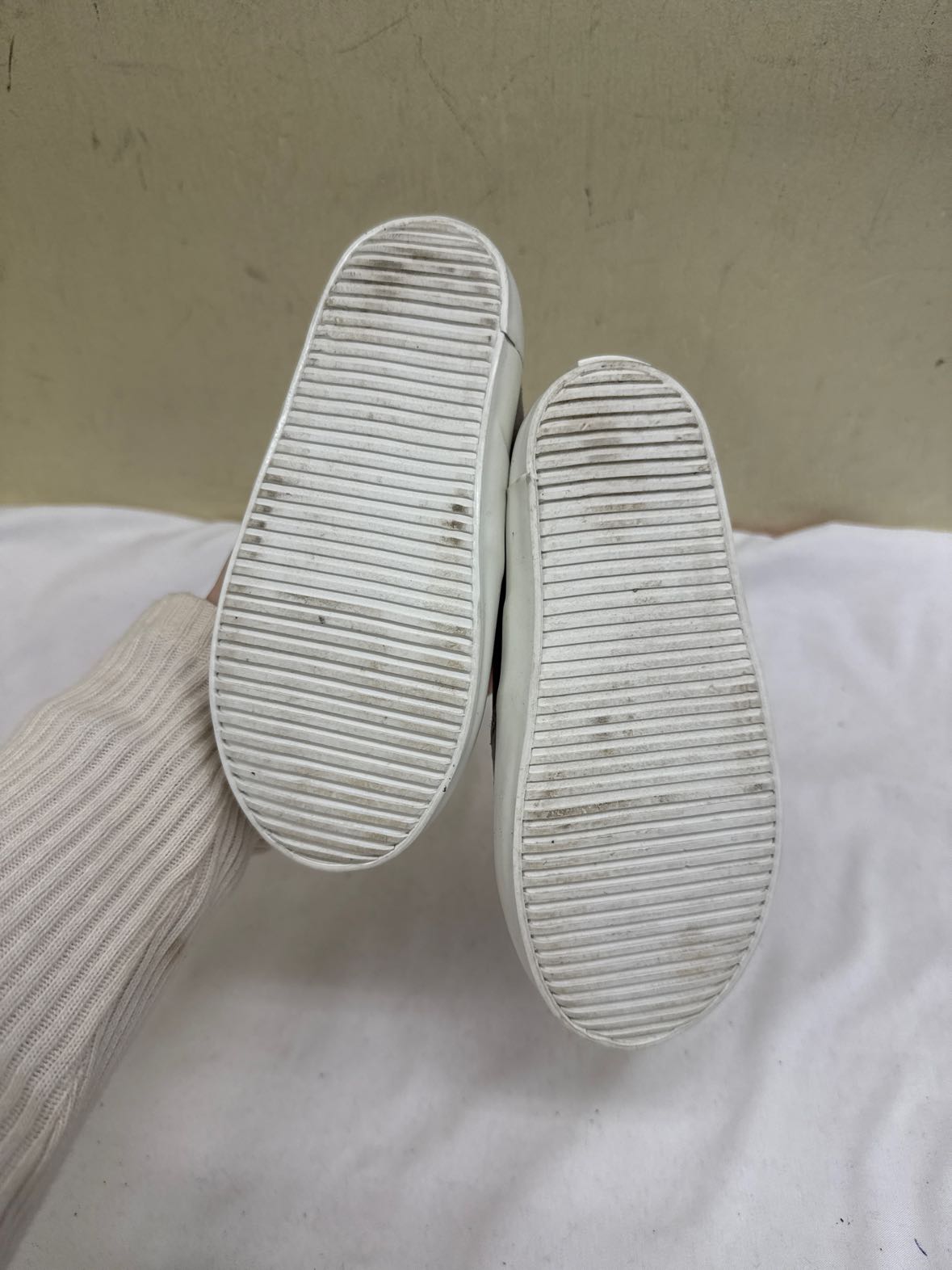 Old Navy Boy's Size 8 Gray Shoes