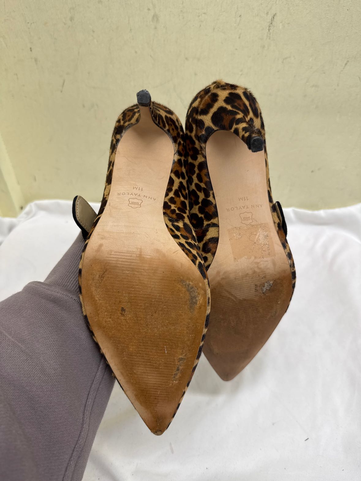 Ann Taylor Women's Size 11 leopard print Pumps Shoes