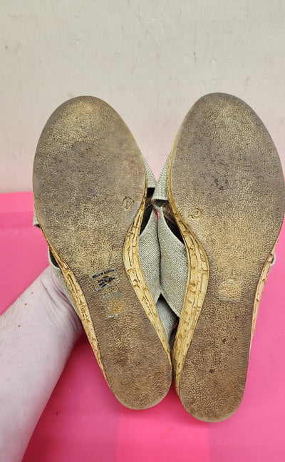 Women's Size 7 Beige Sandals