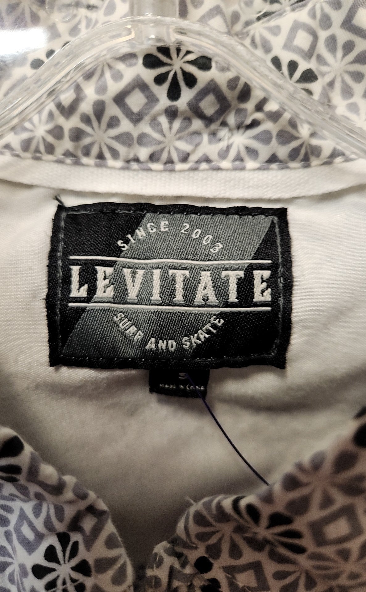 Levitate Men's Size S Gray Shirt
