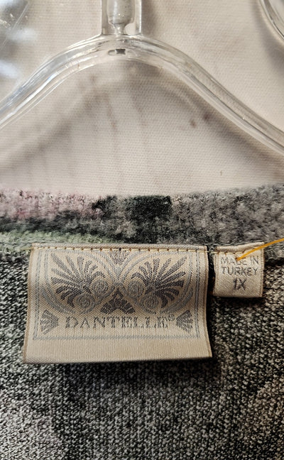 Dantelle Women's Size 1X Gray & Pink Floral 3/4 Sleeve Top