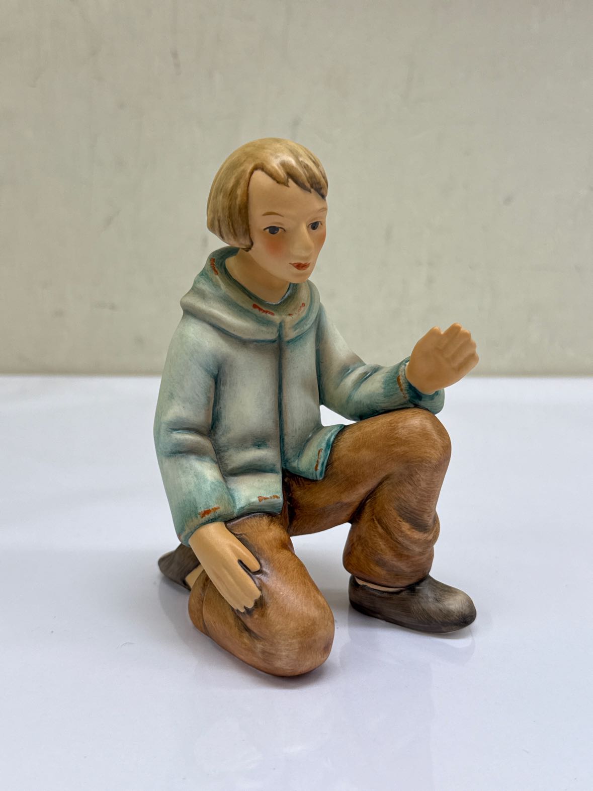 VTG Hummel "Nativity Kneeling Shepherd" Figurine