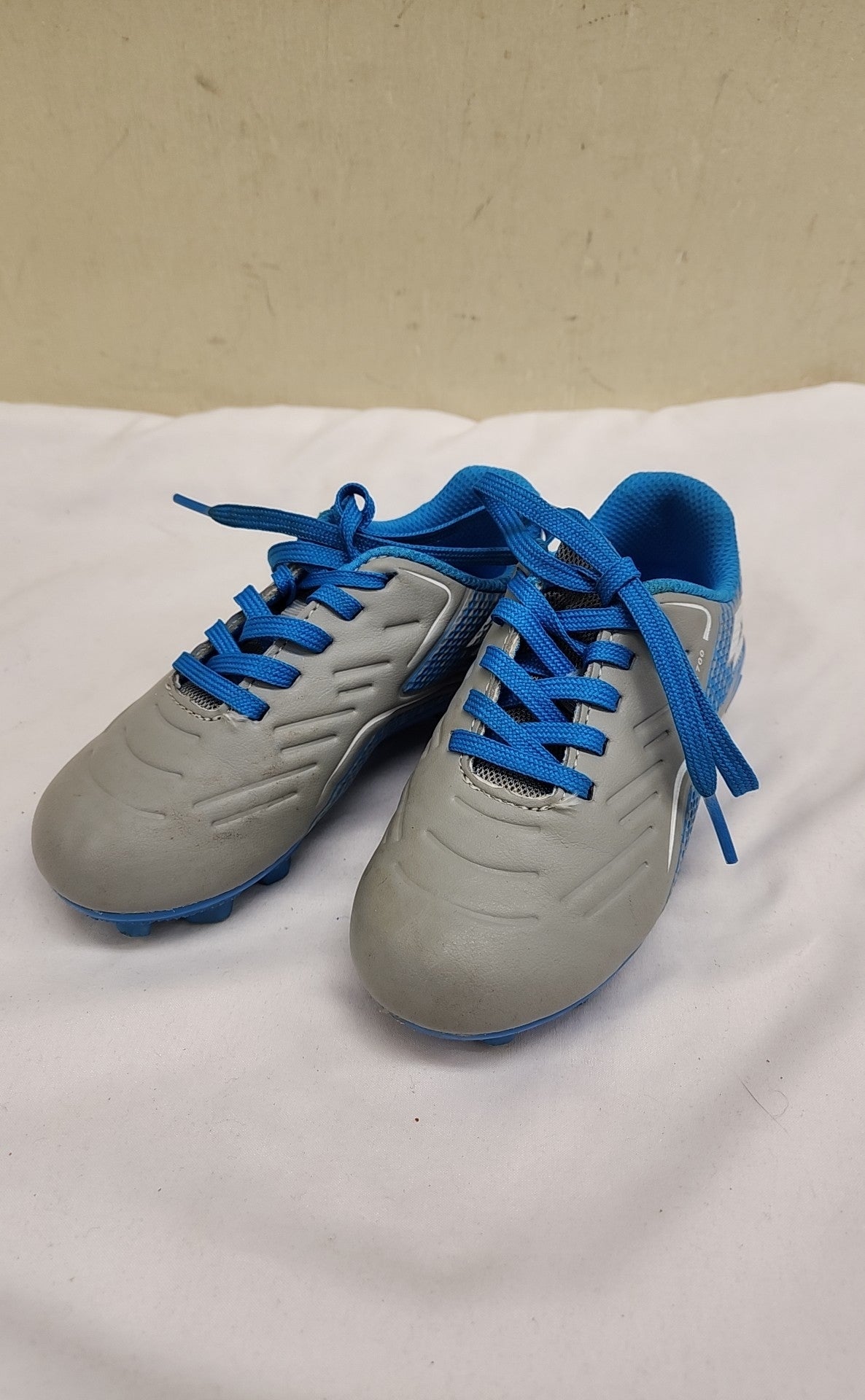 Lotto Boy's Size 10 Gray Cleats