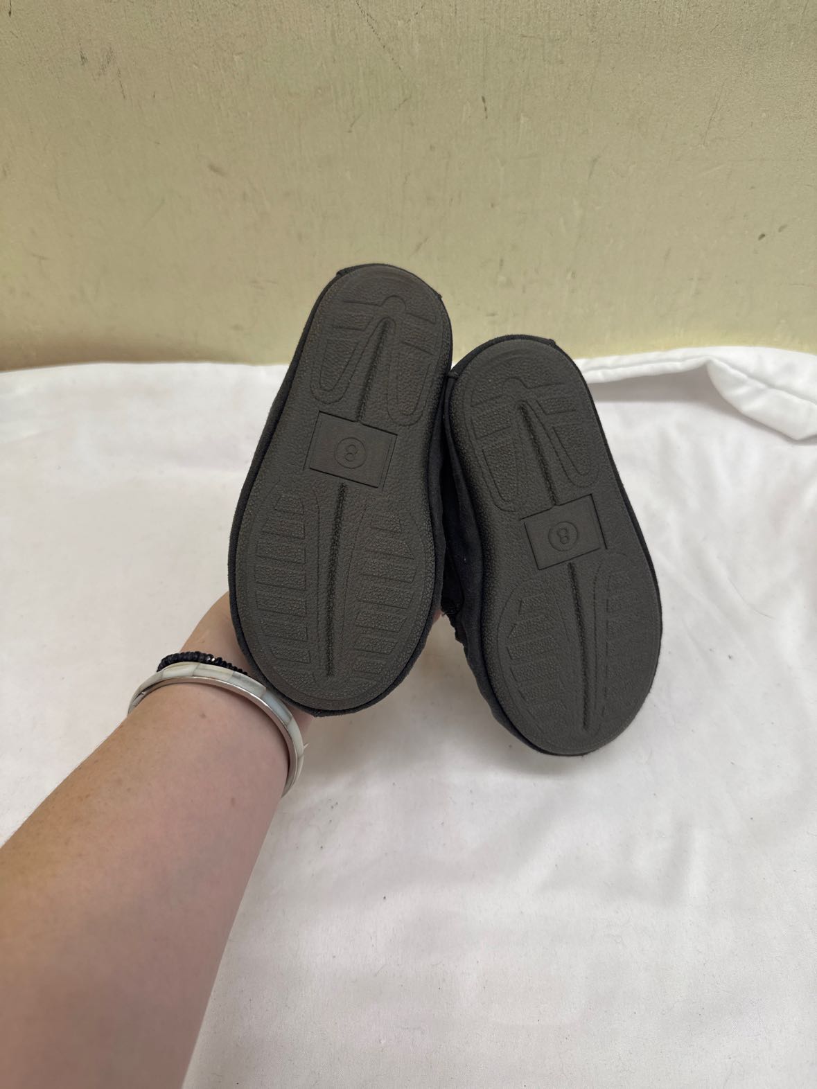 Boy's Size 8 Gray Slippers