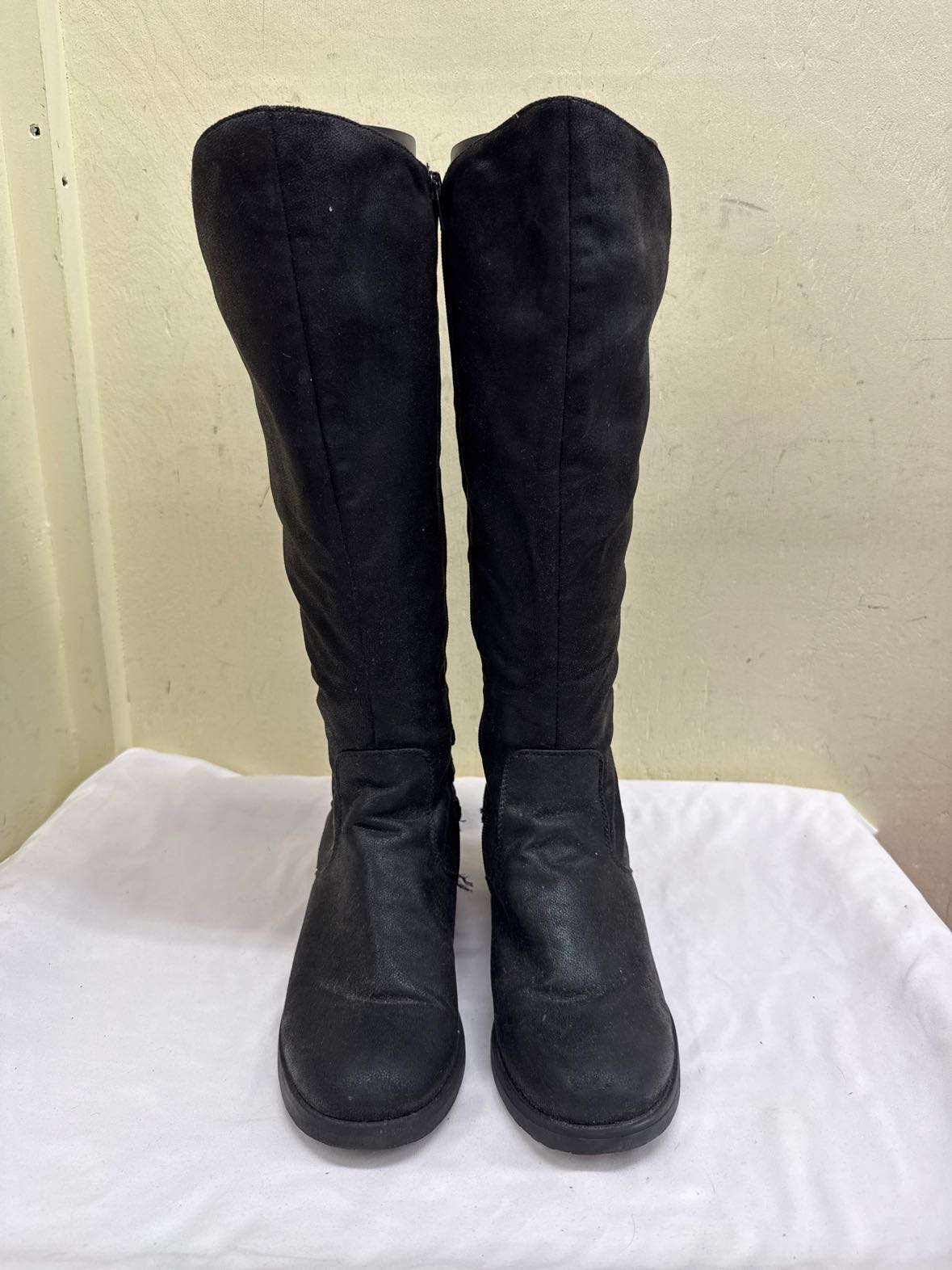 Baretraps Women's Size 8-1/2 Black Boots Shoes