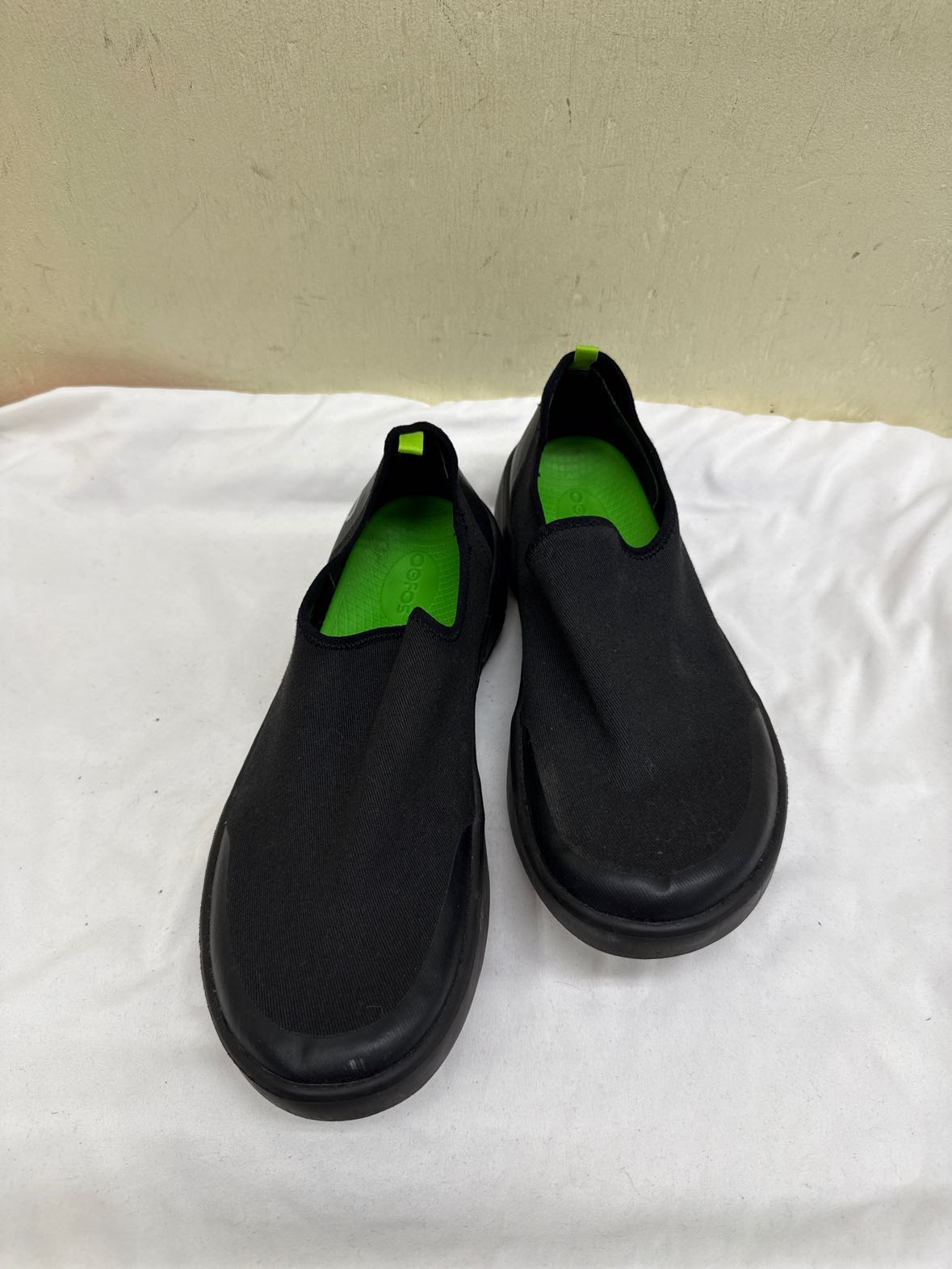 Oofos Women's Size 11 Black Flats Shoes