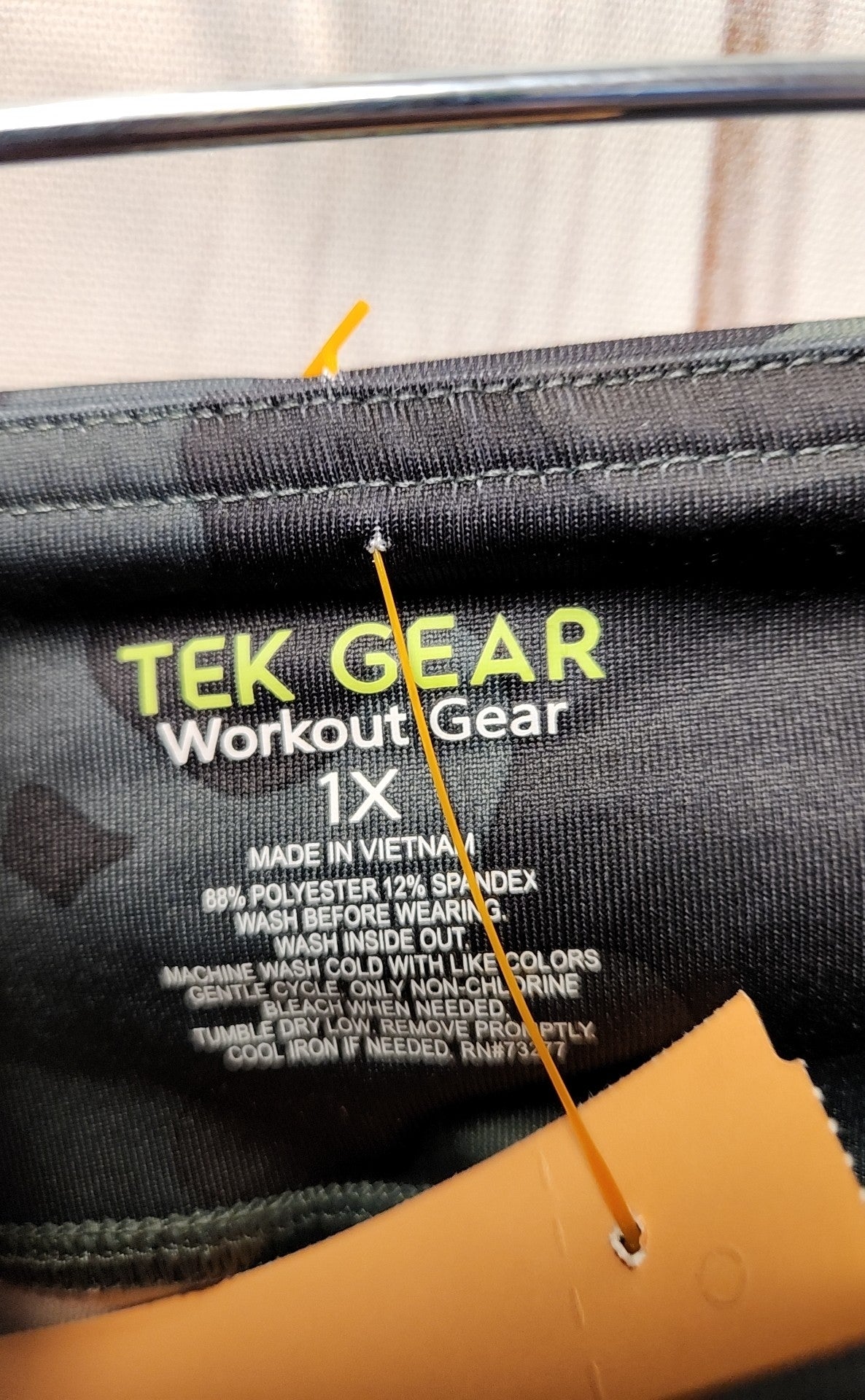 Tek Gear Women's Size 1X Green Camo Leggings