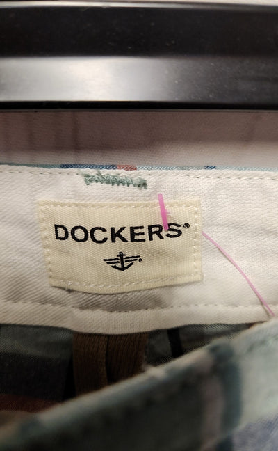 NWT Dockers Men's Size 42 Green Shorts