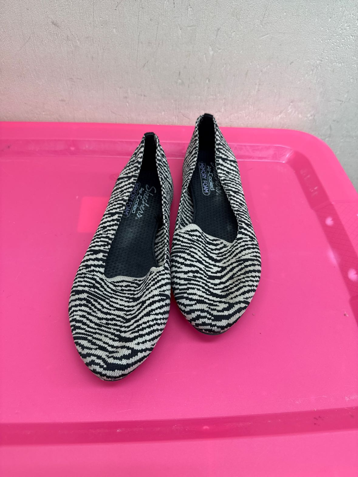 Skechers Women's Size 9-1/2 Animal Print Flats