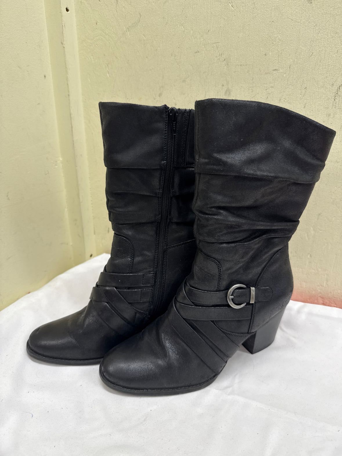 Baretraps Women's Size 8 Black Boots Shoes
