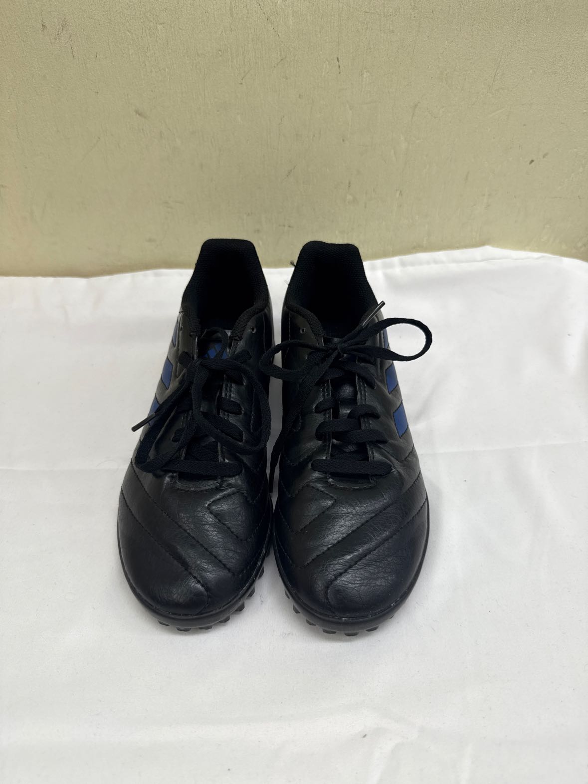Adidas Boy's Size 4-1/2 Black Cleats