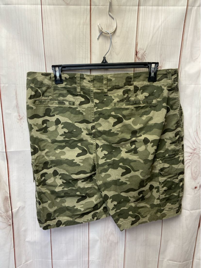 Old Navy Men's Size 10 Green Camoflauge Shorts