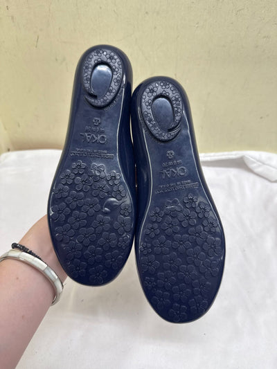 Oka b Women's Size 6 Navy Flats Shoes