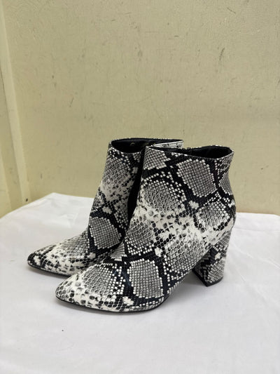 Lulus Women's Size 8-1/2 Black & White Boots Shoes