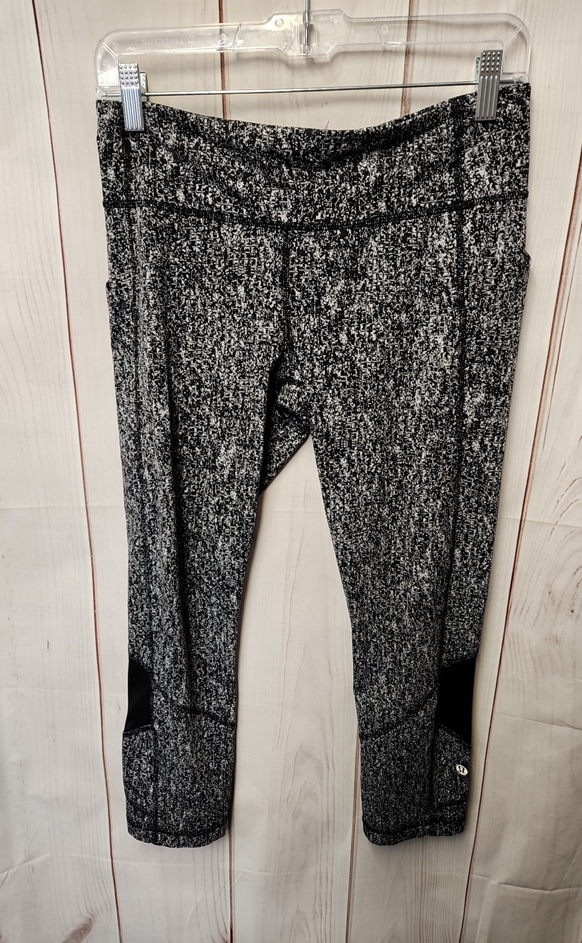 Lululemon Women's Size 8 White & Black Active Capris